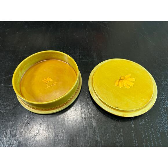 Vintage Trinket Box- Daisies- Yellow- oval- 4 in diameter- wooden- cottagecore - Picture 2 of 6